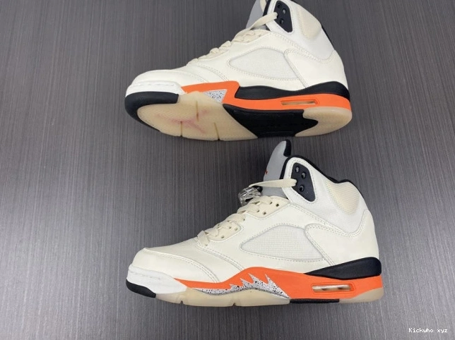 Total Jordan Orange Retro DC1060-100 5 0613